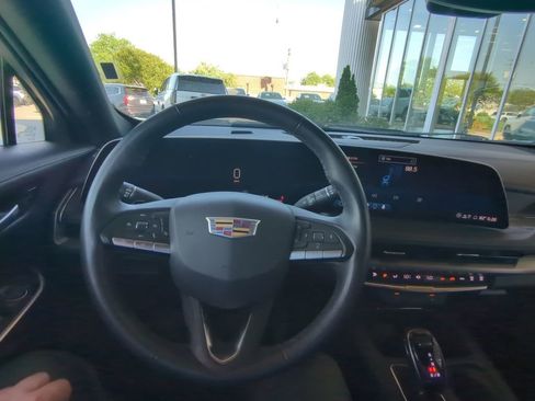 Certified 2025 Cadillac XT4 Premium Luxury image 11