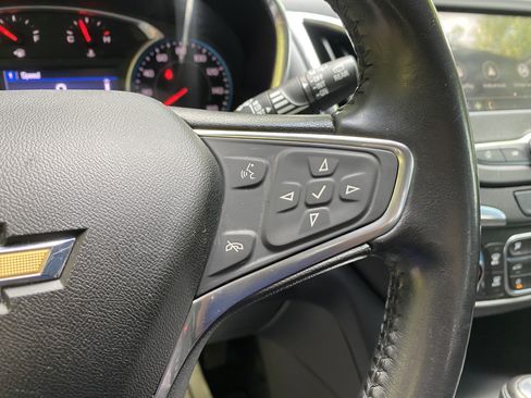 Used 2019 Chevrolet Equinox LT FWD image 19