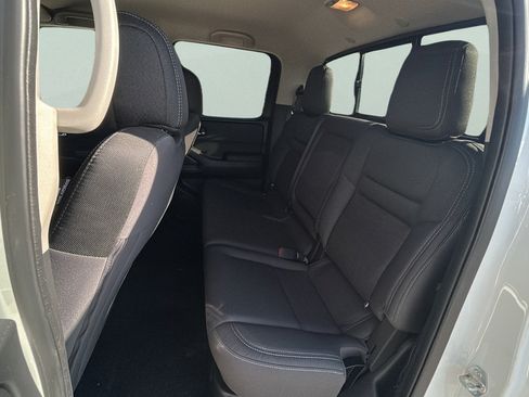 Used 2024 Nissan Frontier SV w/ SV Convenience Package RWD image 14