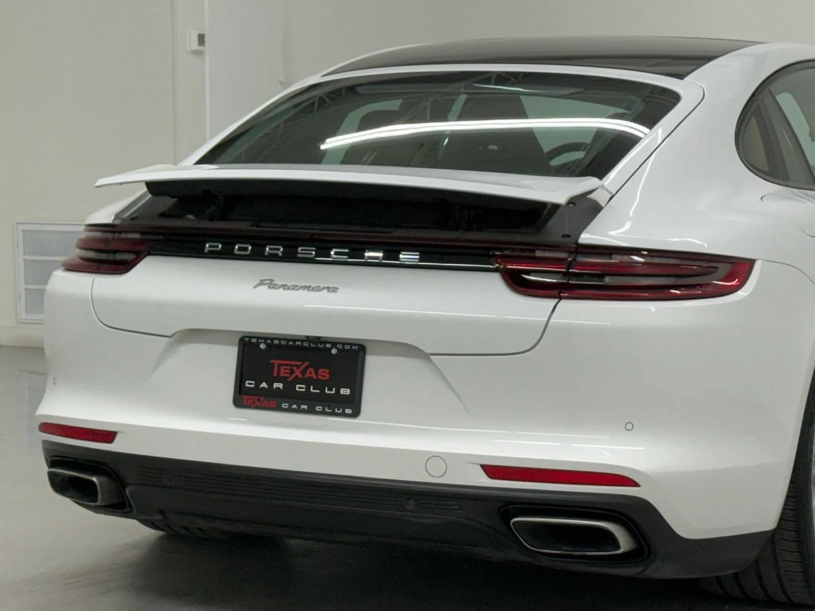 Used 2018 Porsche Panamera RWD image 47
