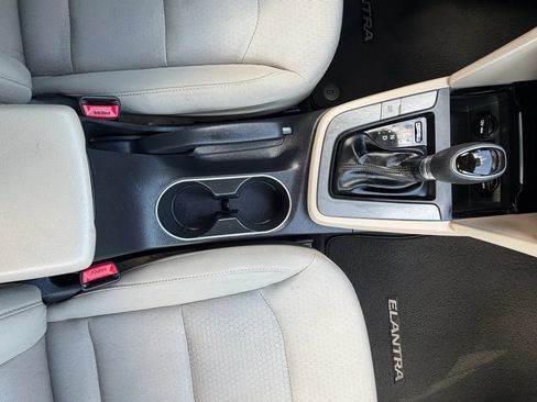 Used 2018 Hyundai Elantra SE w/ Cargo Package FWD image 22