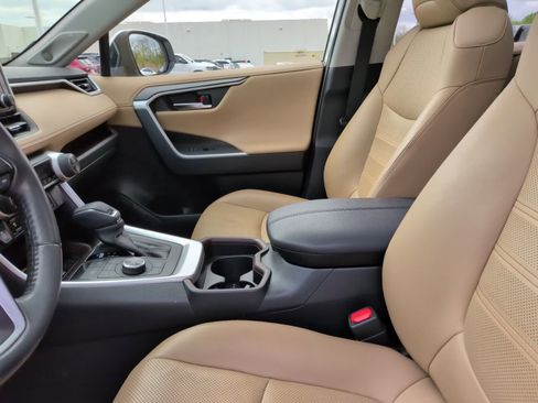 Used 2019 Toyota RAV4 Limited w/ Advanced Technology Package AWD/4WD image 26