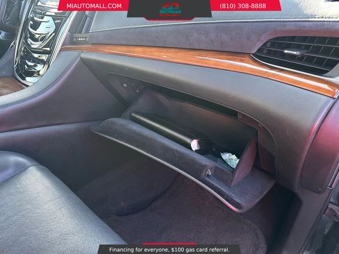 Used 2017 Cadillac Escalade ESV Luxury image 21