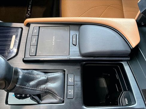 Used 2020 Lexus ES 300h Ultra Luxury w/ Accessory Package FWD image 31