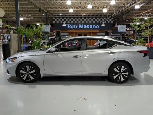 Used 2022 Nissan Altima 2.5 SV w/ SV Premium Package AWD/4WD image 11