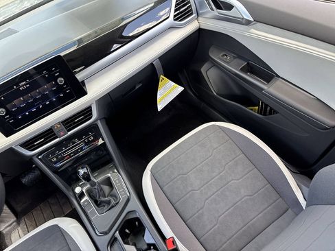 New 2026 Volkswagen Taos SE FWD image 12