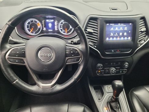 Used 2019 Jeep Cherokee Latitude Plus w/ Comfort/Convenience Group image 22