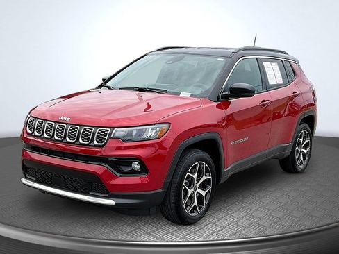 Used 2025 Jeep Compass Limited AWD/4WD image 3