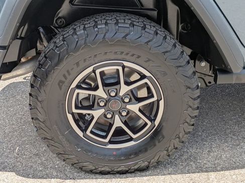 Certified 2026 Jeep Wrangler Unlimited Rubicon AWD/4WD image 8