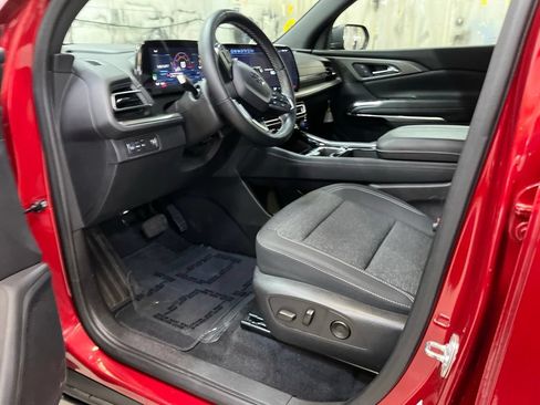 Used 2025 Chevrolet Traverse LT w/ Midnight/Sport Edition FWD image 10