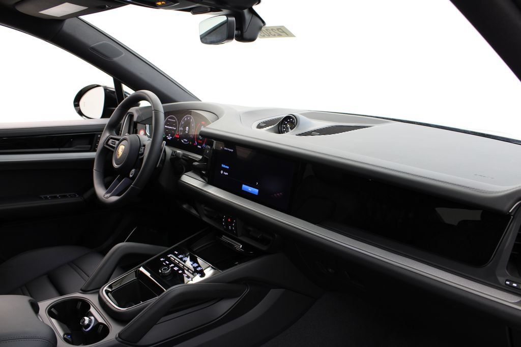 Used 2025 Porsche Cayenne S AWD/4WD image 4