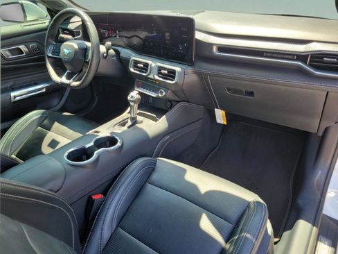 Used 2024 Ford Mustang Premium image 9