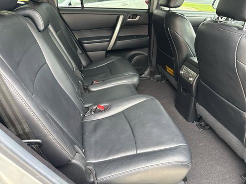 Used 2012 Toyota Highlander SE w/ Tow Pkg AWD/4WD image 48