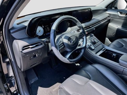 Used 2025 Hyundai Palisade Limited FWD image 17