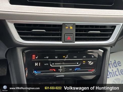 Certified 2025 Volkswagen Taos SE w/ Panoramic Sunroof Package image 29
