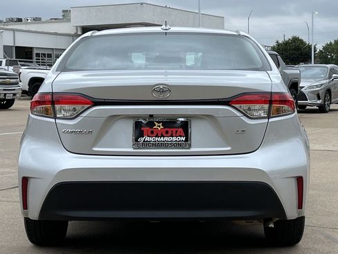 Used 2025 Toyota Corolla LE FWD image 5