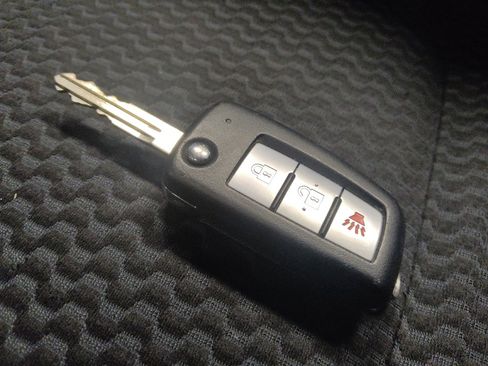 Used 2018 Nissan Rogue Sport S FWD image 32