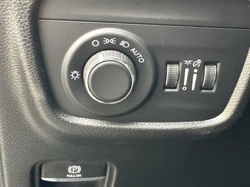 Used 2025 Jeep Grand Cherokee Laredo X w/ Trailer Tow Package image 28