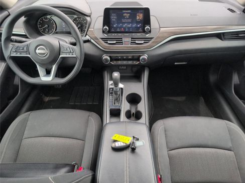 Used 2025 Nissan Altima 2.5 SV FWD image 28