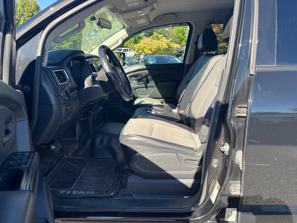 Used 2017 Nissan Titan S AWD/4WD image 17