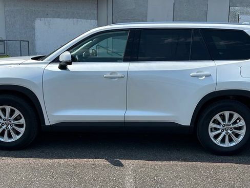 Certified 2025 Toyota Grand Highlander FWD image 8