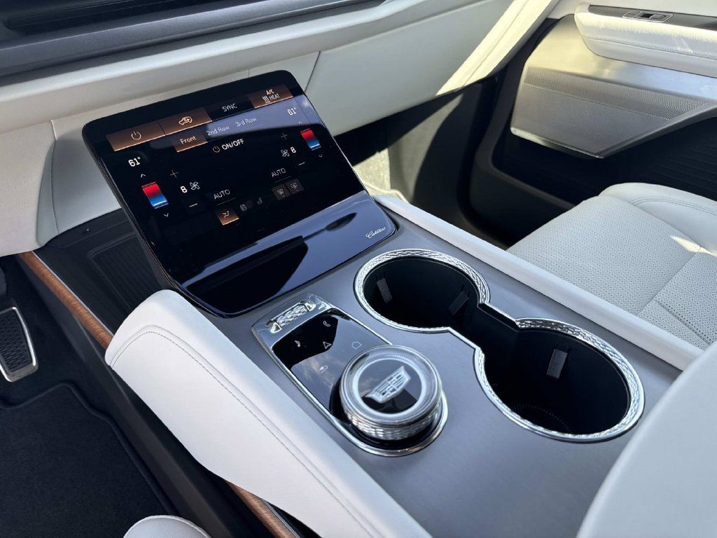 New 2027 Cadillac Vistiq Sport AWD/4WD image 26