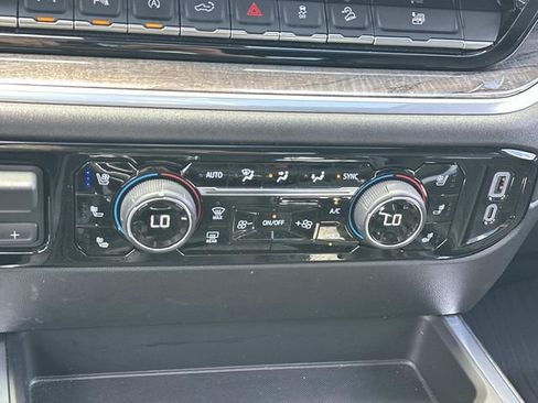 Used 2025 Chevrolet Silverado 1500 LTZ w/ LTZ Premium Package AWD/4WD image 35