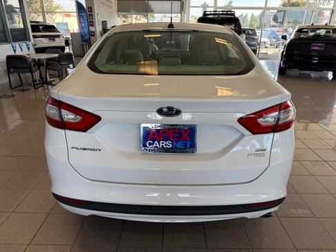 Used 2014 Ford Fusion SE FWD image 4