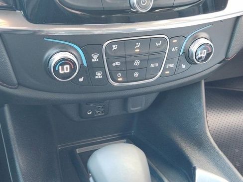 Used 2023 Chevrolet Traverse RS image 22