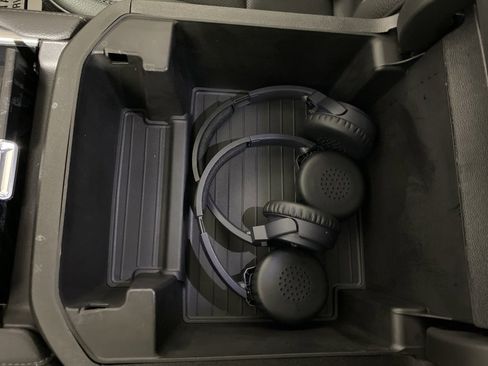 Used 2024 GMC Yukon Denali w/ Advanced Technology Package image 32