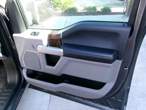 Used 2019 Ford F150 Lariat RWD image 18