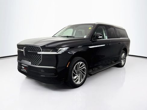 Used 2026 Lincoln Navigator L Reserve AWD/4WD image 3