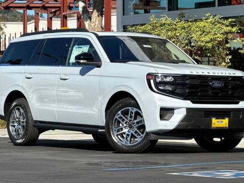 New 2025 Ford Expedition Active image 2