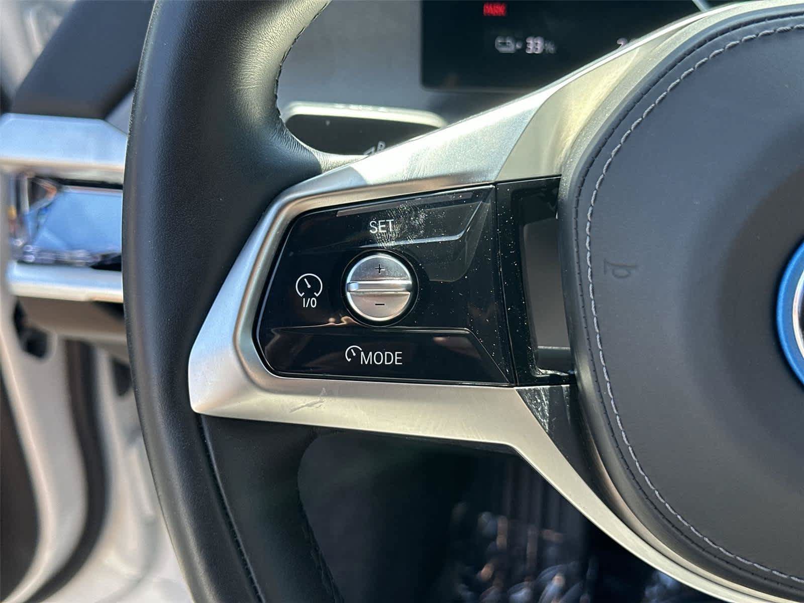 Used 2025 BMW i7 eDrive50 w/ Premium Package RWD image 24