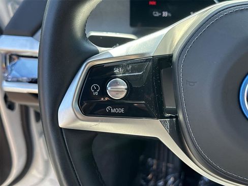 Used 2025 BMW i7 eDrive50 w/ Premium Package RWD image 24