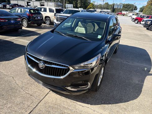 Used 2018 Buick Enclave Essence image 12