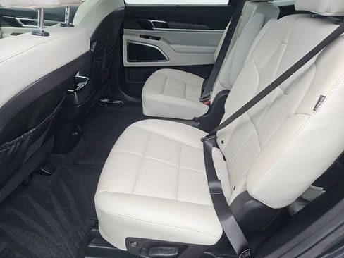 Certified 2024 Kia Telluride EX w/ EX Captain's Chair Package AWD/4WD image 31