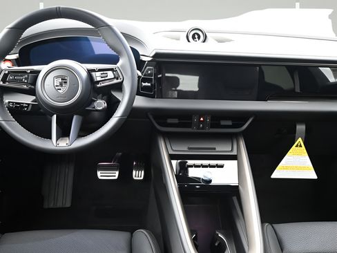 Certified 2025 Porsche Macan Turbo Electric AWD/4WD image 8