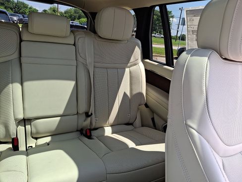 New 2025 Land Rover Range Rover Long Wheelbase SE image 14