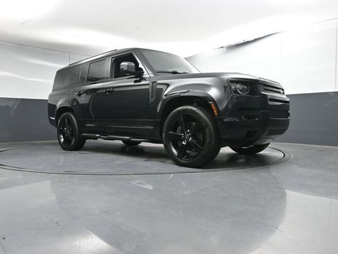 Used 2025 Land Rover Defender 130 X-Dynamic SE AWD/4WD image 28