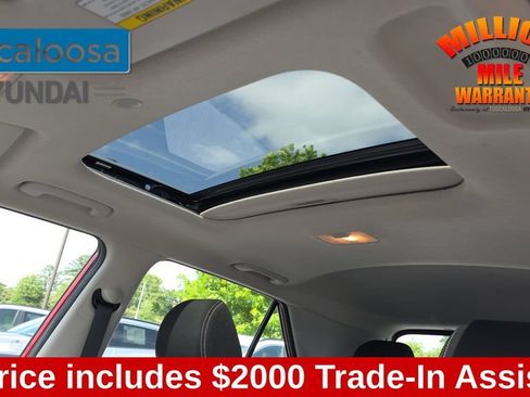 Used 2025 Hyundai Venue SEL FWD image 24