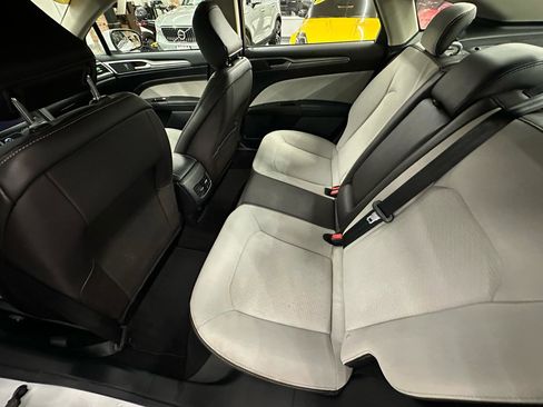 Used 2020 Ford Fusion SE w/ Equipment Group 151A FWD image 15