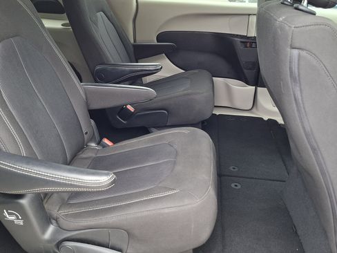 Used 2023 Chrysler Voyager LX FWD image 23