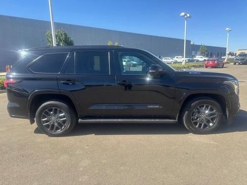 Used 2023 Toyota Sequoia Platinum AWD/4WD image 5