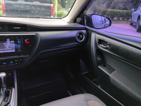 Used 2018 Toyota Corolla LE FWD image 16