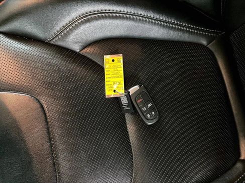 Used 2023 Jeep Cherokee Altitude Lux image 34