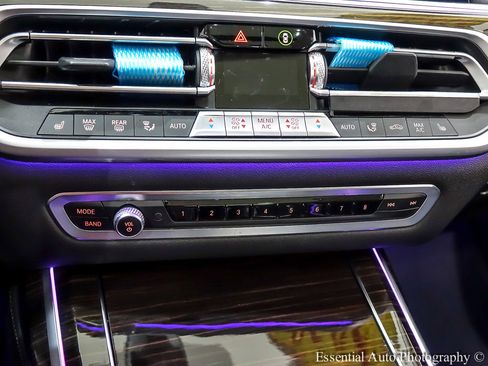 Used 2020 BMW X7 xDrive40i w/ Premium Package image 25