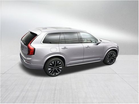 New 2026 Volvo XC90 B6 Plus w/ Protection Package Premier AWD/4WD image 17