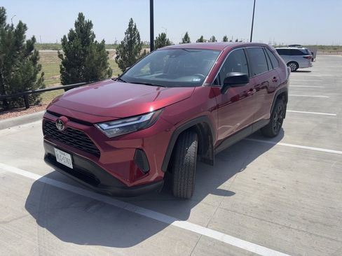 Used 2024 Toyota RAV4 LE FWD image 1