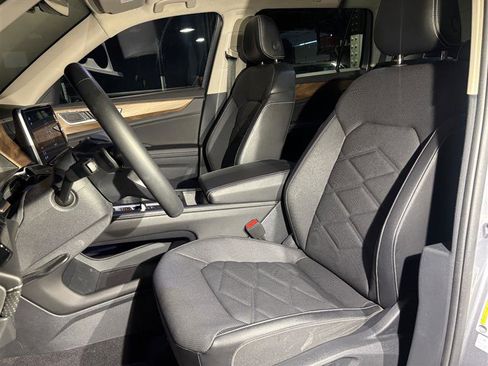 Used 2024 Volkswagen Atlas SE image 9